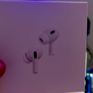 Apple pods might be knock offs! Works well and make an offer